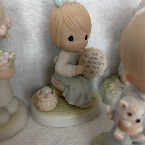 Precious Moments Figurines Lot 9 total Grandparents Reading Bible Angel Waterin - Picture 7 of 10